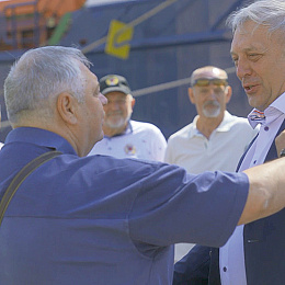 30.06.23. Встреча - 50 лет поступления в Училище. Изучаем опознавательные знаки). Слева: Фролов, Каленников, Потехин, Соколов, Сорокин, Булгаков, Поспелов (лысина).