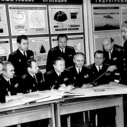 Преподаватели ГФ ВВМУ им. М.В. Фрунзе. 1977 г. Капитан 1 ранга Дадашев А.А. крайний справа.