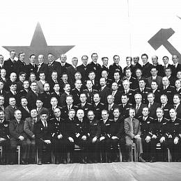 1977 год, 25 лет выпуска из Училища, Коткин стоит 8-й справа в верхнем ряду, рядом справа - Малярчук.