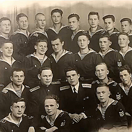 1947 год. Курсанты ВВМУ им. Фрунзе. 3 курс 4 ряд, 6 слева - Иконников.