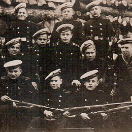 1949 год, 12 мая, Коткин П.М. сидит в 1-м ряду 3-й слева.