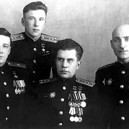 Сл направо - Казачинский К.В. (вып. ВВМУ им. М.В. Фрунзе), Решетов С.Н., Леонов В.Н., Поляков В.В. (вып КВВМКУ им. С.М. Кирова).