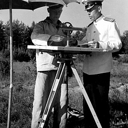 1950 г.  У мензулы на практике в Ино.