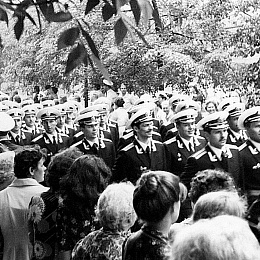 30.06.78. Выпуск. Акимов - третий справа