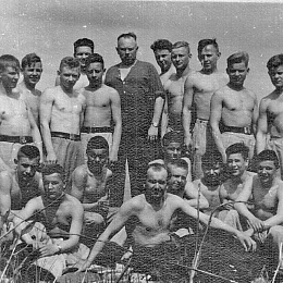 1949 год, июнь, Коткин П.М. сидит 3-й справа.