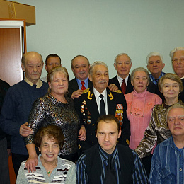 2014 год. Капитан 1 ранга Старожицкий В.В. уходит на пенсию в возрасте 95 лет! Снимок с трудовым коллективом.