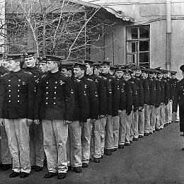 1974. На ленинский субботник. Минный двор. Варпаховский в первой шеренге в центре.