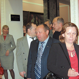 2008. Санкт-Петербург. Встреча обнокашников 30 лет выпуска. В училище. Слева: Руденко, Дмитриева, Лаврентьев, Алютин, Фелипцов, Заярный, Врублевская, Алютина.