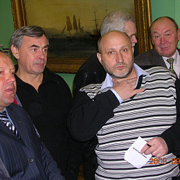 2008. Санкт-Петербург. Встреча обнокашников 30 лет выпуска. В училище. Слева: Алютин, Кореньков, Врублевский, Захаров, Мезенов.