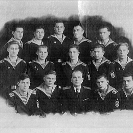1952 год, январь, ВВМУ имени М.В.Фрунзе, Коткин П.М. в среднем ряду в центре.