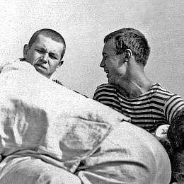 1974. Балтийс. ПМП. А это уже мужские забавы: слоники!. Наездники - Викулин, Данишевски, слоник распознается только Захаров.