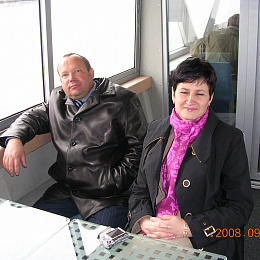 2008. Санкт-Петербург. Встреча обнокашников 30 лет выпуска. На катере. Борис с супругой Еленой.