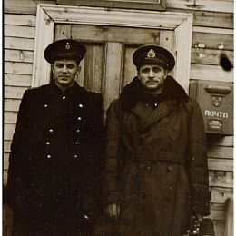 1958 год. Диксон. Во время перехода с Северного флота на Тихоокеанский. Ю.В. Говоров - слева.