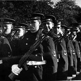 27.09.1973. Ленинград. Марсово поле. Присяга. Андрей Булгаков (первый слева)