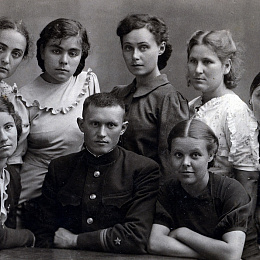 26 августа 1941 г. лейтенант Банин Г.М. с подругами супруги.