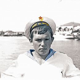 1975. Порт Аннаба. Африканская жара, изнываем в черных штанах и хромочах, хорошо, что хоть майки разрешили не одевать..