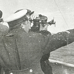 Берут углы на Рулевом. 1941 г.