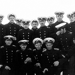 1977. УК Бородино. Стоят слева: Калмыков,Соколов,Панков,Викулин,Кузин,Каленников,Василенко,Сорокин,Коваленко,Майоров,Филипцов,присели-Акимов,Шапрынский,Фролов,Харин,Кузнецов.