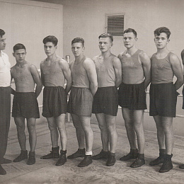 1949 год, команда боксёров Училища, Коткин 3-й слева.