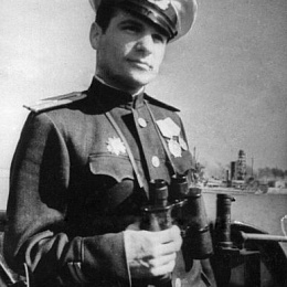 Командир торпед группы ПЛ "К-52", старший лейтенант Закржевский В.Д., награжденный орденами Красного Знамени, Отечественной войны I степени и медалью За оборону Ленинграда, 19 июля 1945 г.