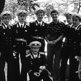 30.06.78. Выпуск. Слева: Николай Руденко, Виктор Двинянин, Сергей Дмитренко, Платонов, Сергей Селиванов, Андрей Булгаков. Присел - Олег Прохоров.