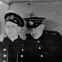 1954 год, 1 мая, лейтенант Коткин П.М. слева.